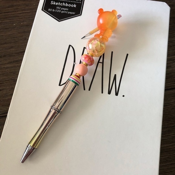 Disney Doorables: Winnie the Pooh technicolor handmade beaded pen - Picture 3 of 3